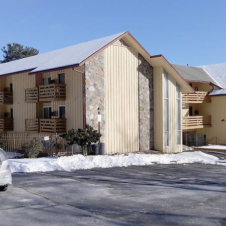 Simsbury Iron Horse Inn מראה חיצוני תמונה