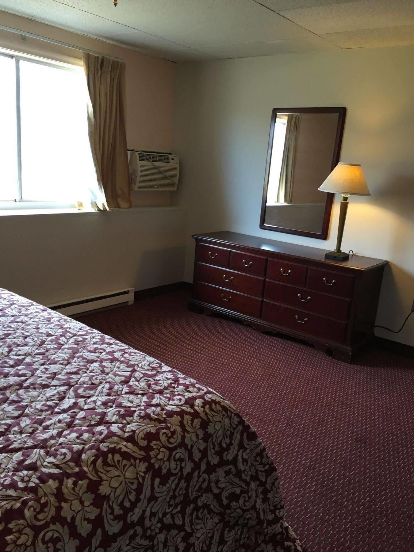 Simsbury Iron Horse Inn מראה חיצוני תמונה