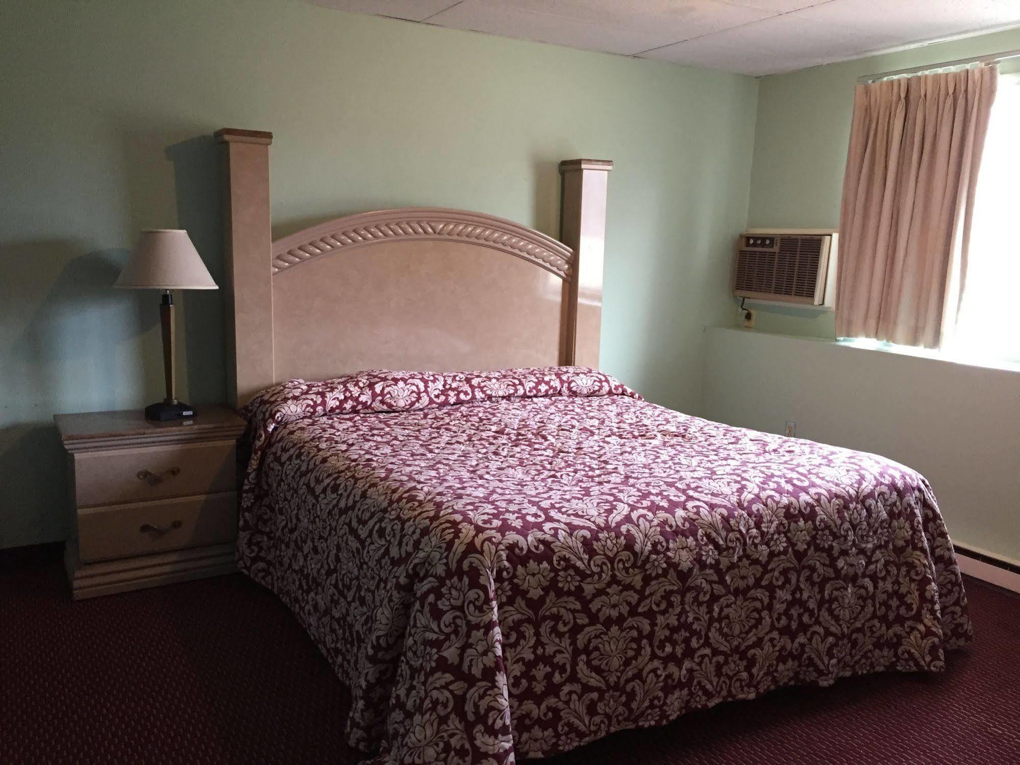 Simsbury Iron Horse Inn מראה חיצוני תמונה