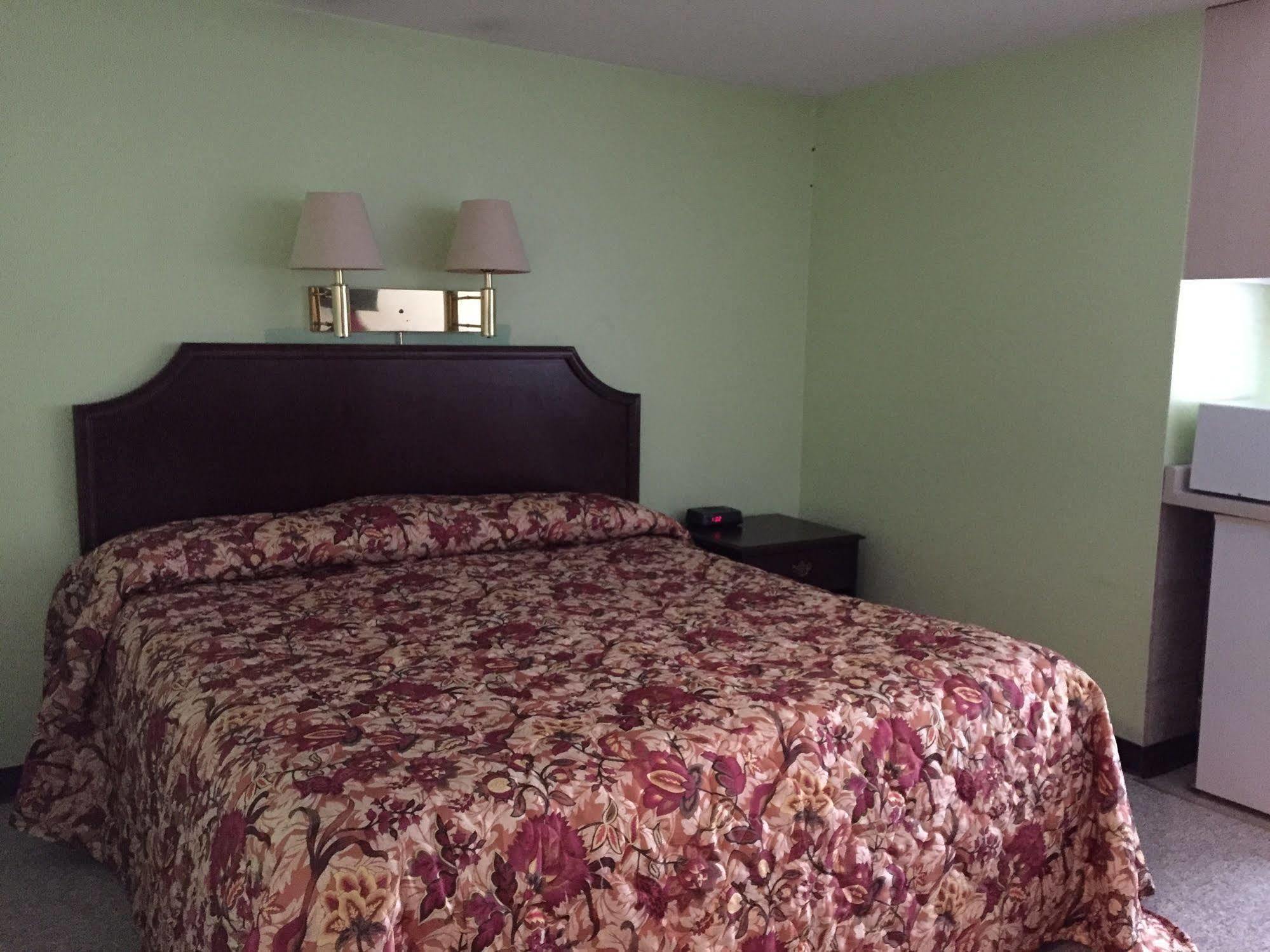 Simsbury Iron Horse Inn מראה חיצוני תמונה