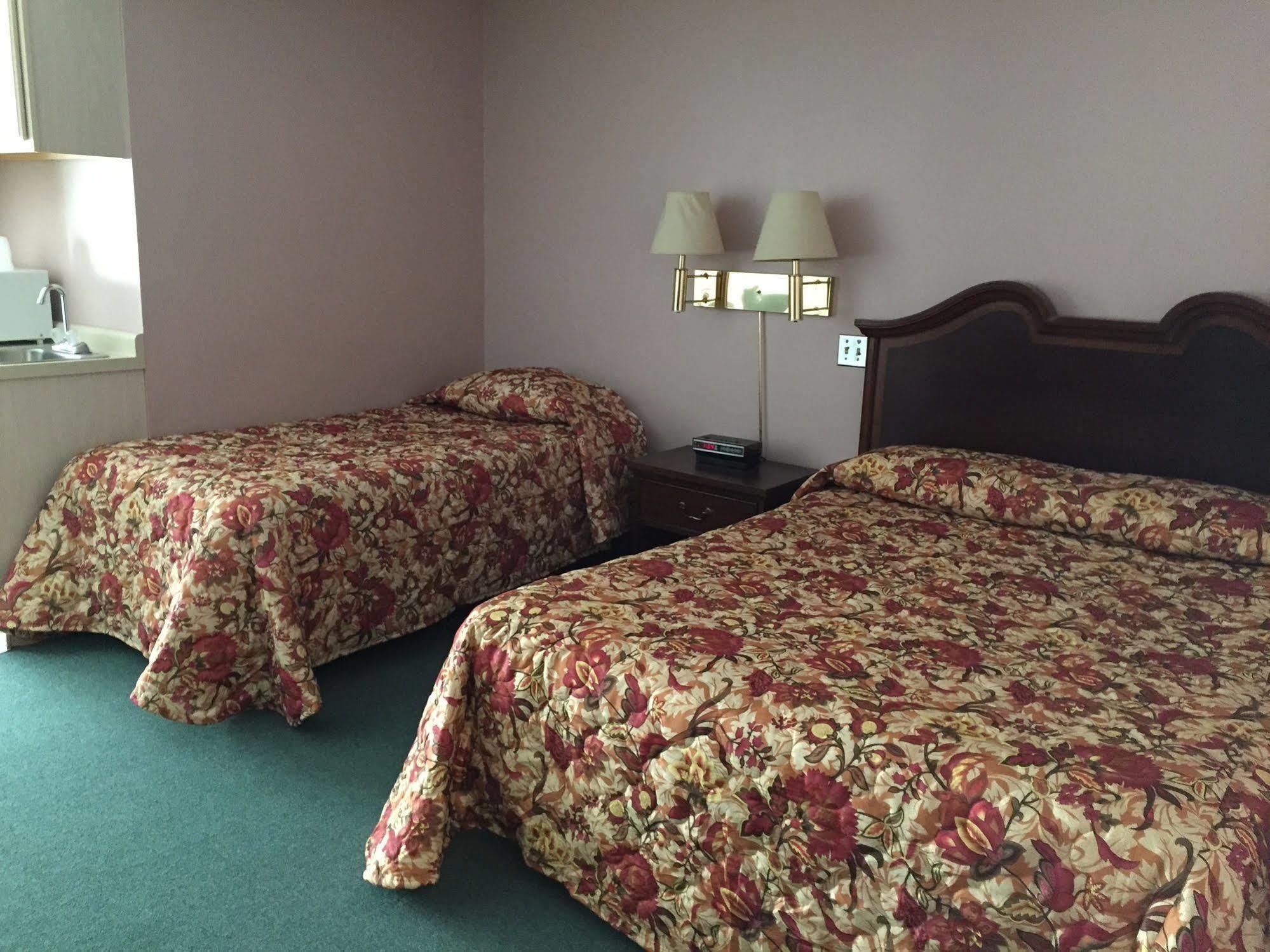 Simsbury Iron Horse Inn מראה חיצוני תמונה