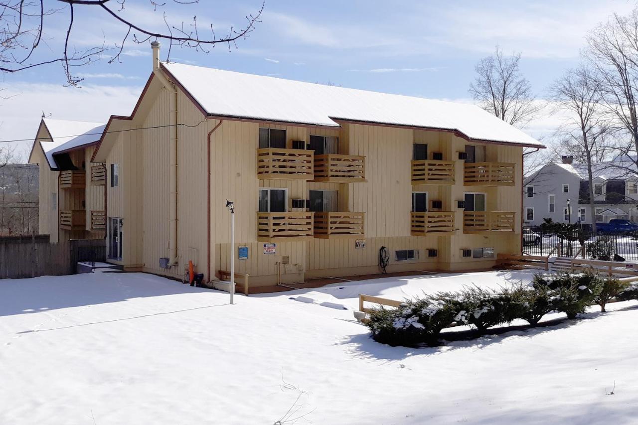 Simsbury Iron Horse Inn מראה חיצוני תמונה