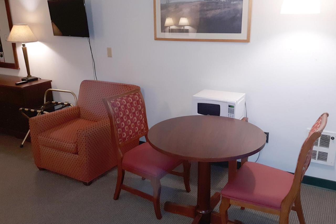 Simsbury Iron Horse Inn מראה חיצוני תמונה