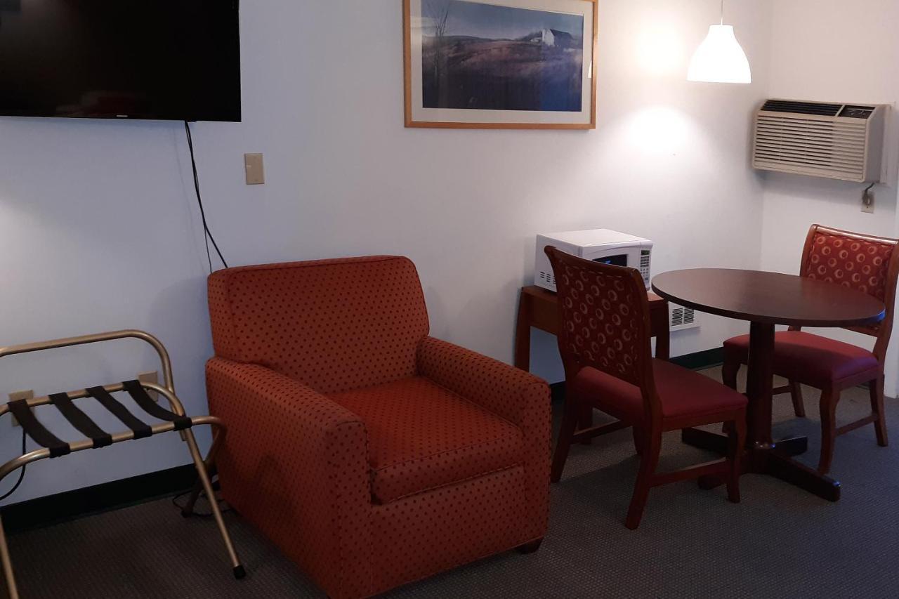 Simsbury Iron Horse Inn מראה חיצוני תמונה